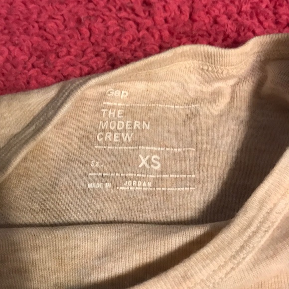 Women’s Gap t shirt - Picture 2 of 2